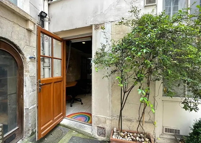 Amelie - Authentic 2br Saint-andre Des Arts Historic Courtyard Apartment Paris