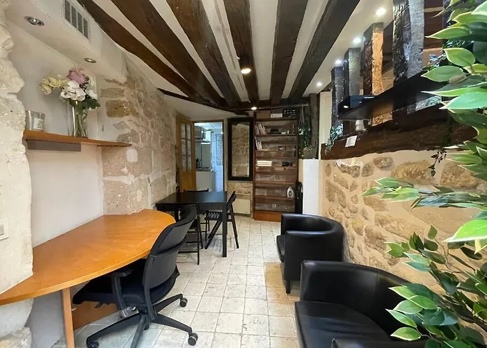 Amelie - Authentic 2br Saint-andre Des Arts Historic Courtyard Párizs