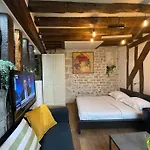 Amelie - Authentic 2br Saint-andre Des Arts Historic Courtyard Apartament *